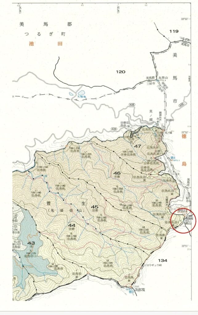 剣山山頂の図面内の赤丸に入る国有林